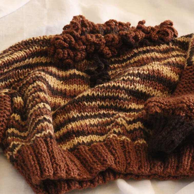 Chaleco Niña Tejido a Mano Café 1