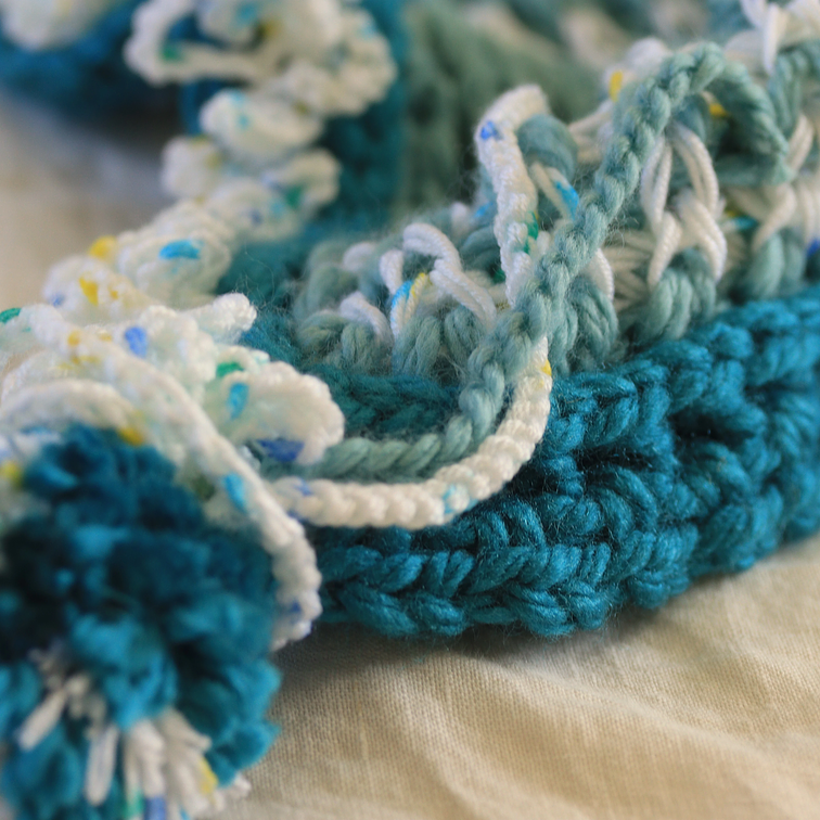 Manta Tejida a Mano Celeste 5