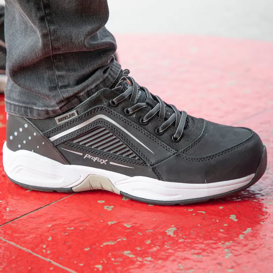 ZAPATILLA PF 141 NEGRA 2