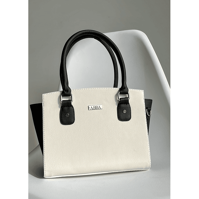 Tita blanco con negro