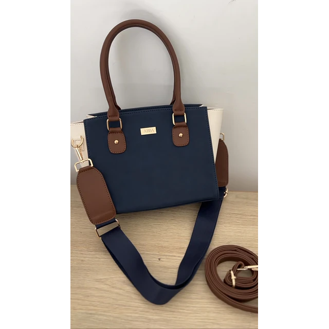 Tita azul