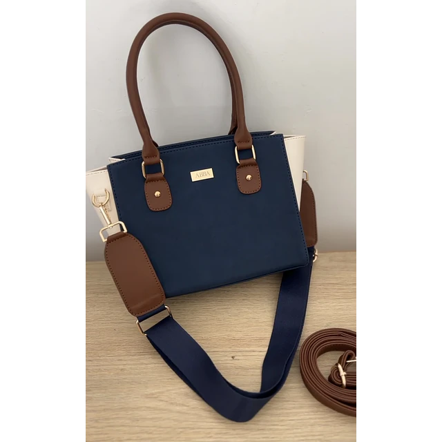 Tita azul