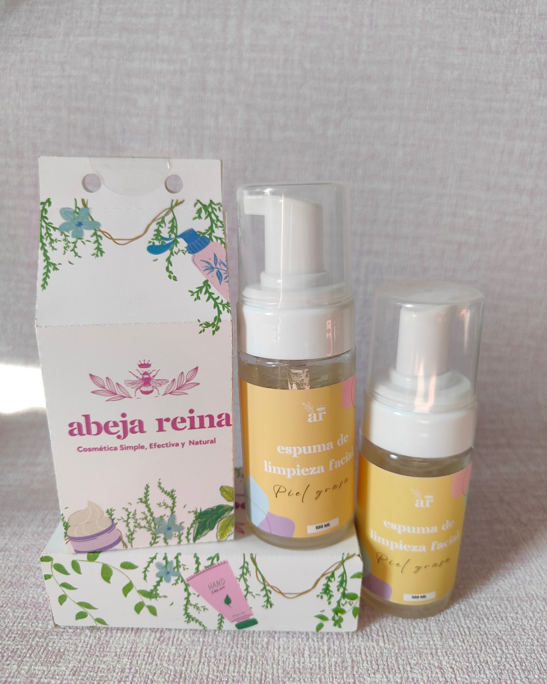 Espuma de Limpieza Facial para Piel Grasa con Tea Tree y Agu