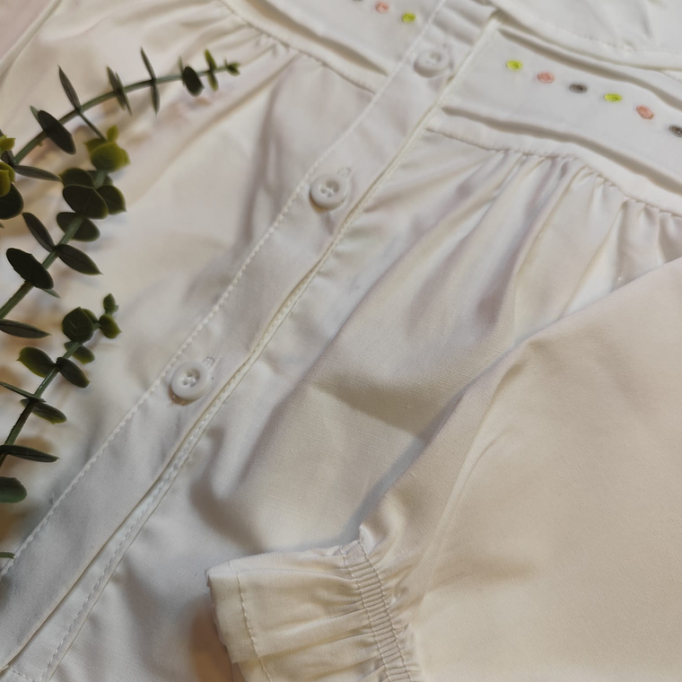 Camisa bordada com gola 2