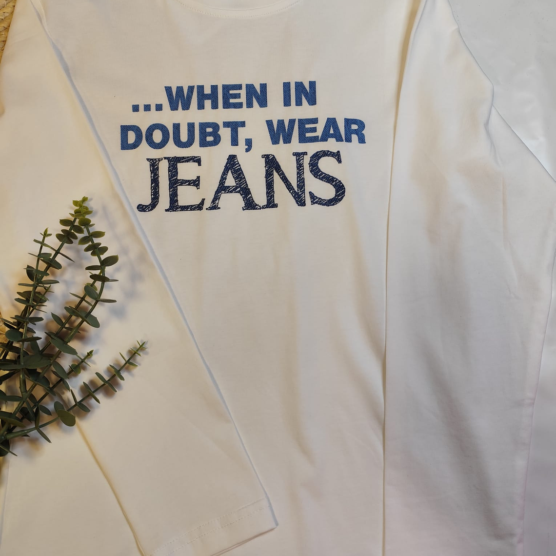 T-shirt manga comprida jeans 2