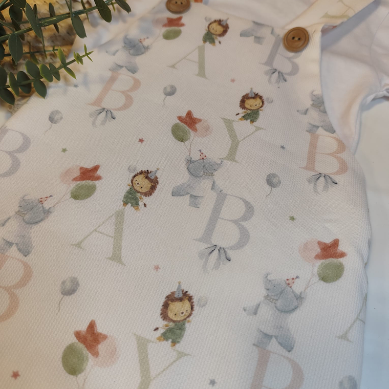 Jardineira com t-shirt manga curta  2