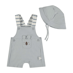 Jardineira com chapéu