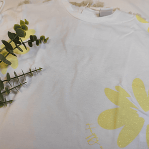 T-shirt manga curta flor amarela