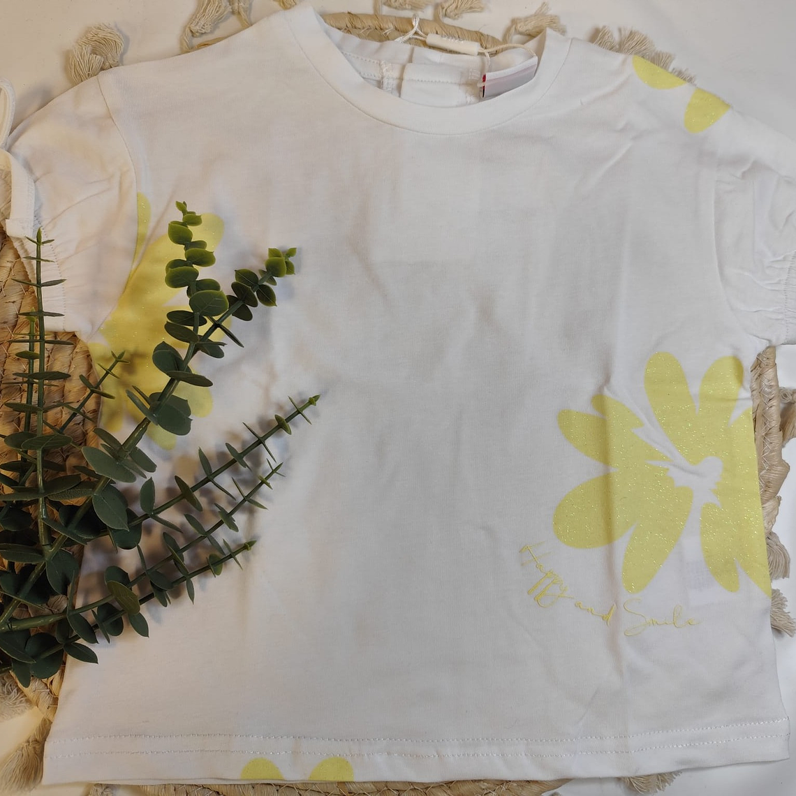 T-shirt manga curta flor amarela 2