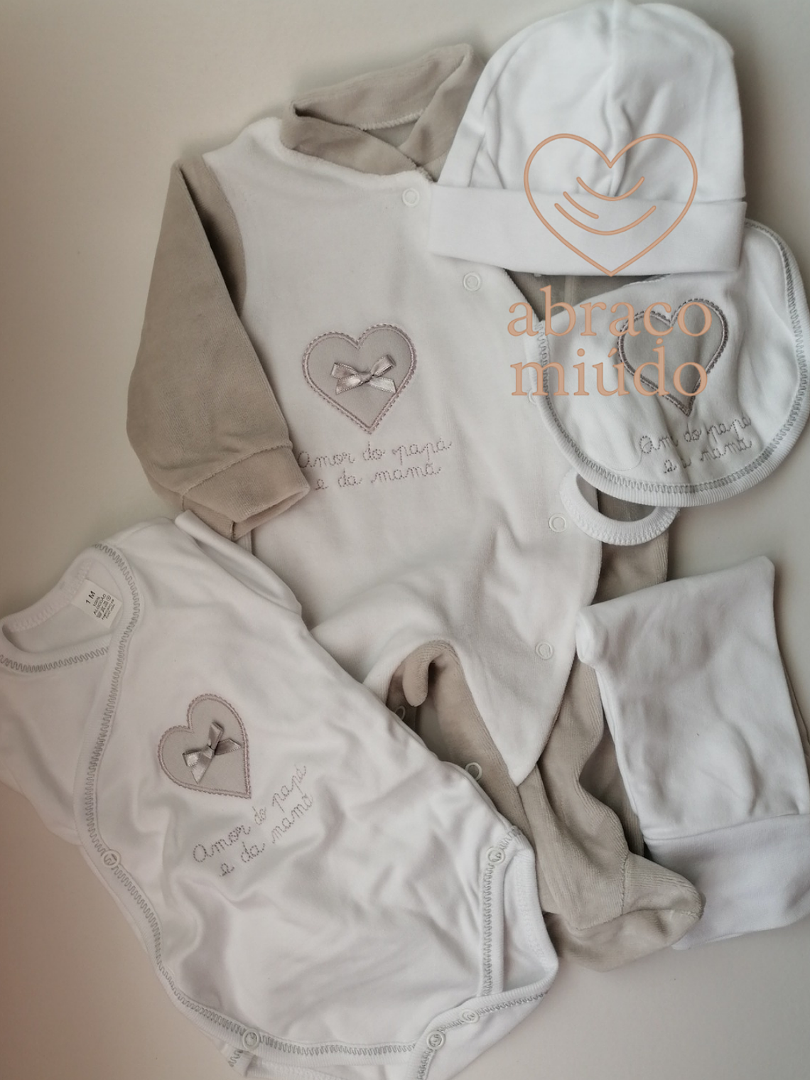 Conjunto Primeira Roupinha 1 Mês – 100% Algodão com Carda | “Amor do Papá e da Mamã” 2