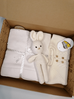 Conjunto Amigurumi – Manta, Casaco e Boneco Feito à Mão 