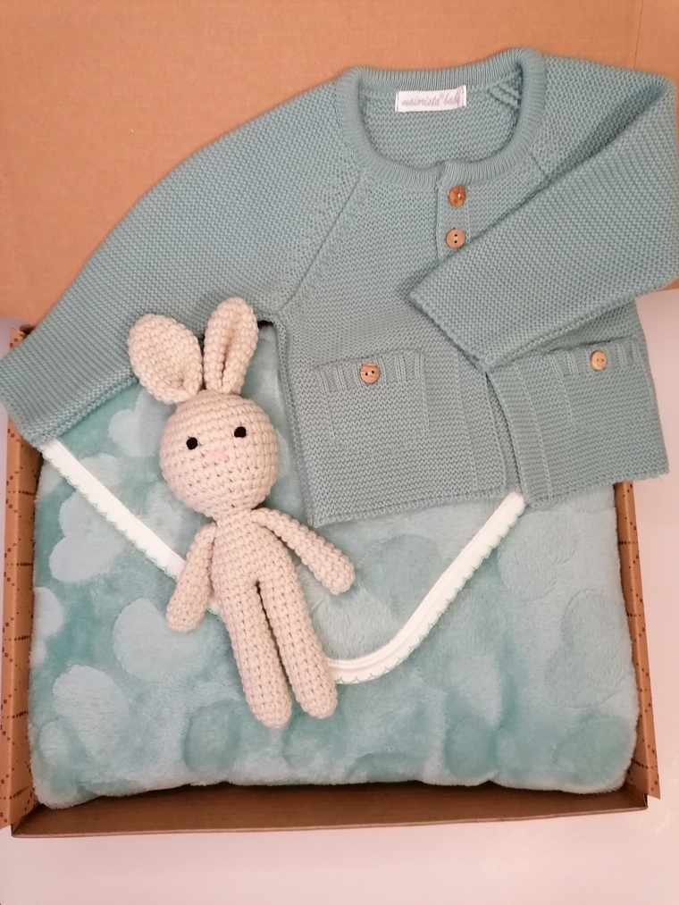 Conjunto Amigurumi – Manta, Casaco e Boneco Feito à Mão  1