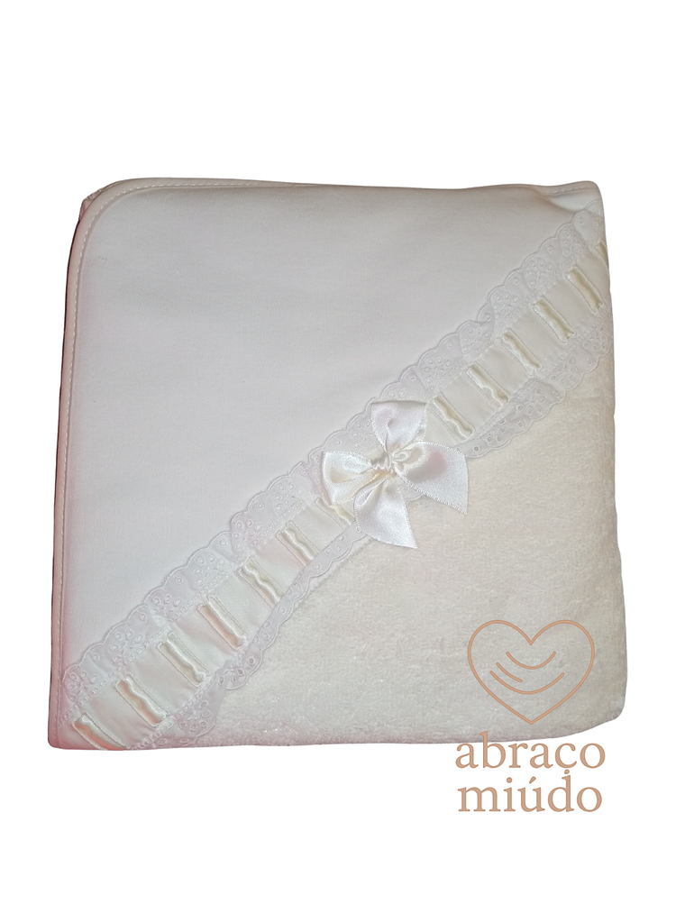 Toalha de Banho 80x80 com Capuz – Detalhe Rendado 1