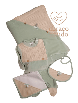 Conjunto de Saída de Maternidade em Várias Cores – 4 Peças