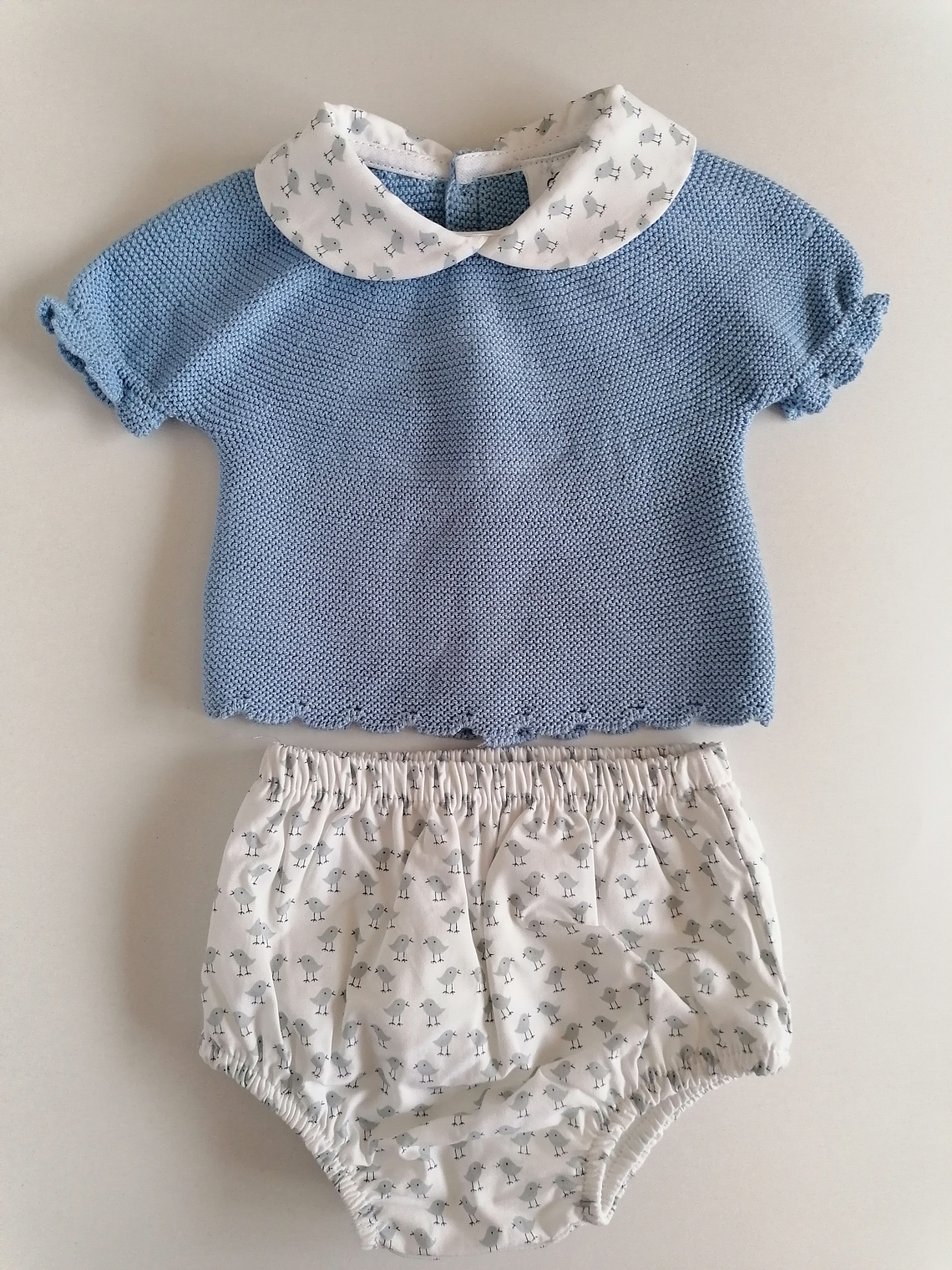 Conjunto bebé malha com gola e tapa-fraldas estampado 2