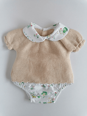 Conjunto bebé malha com gola e tapa-fraldas estampado