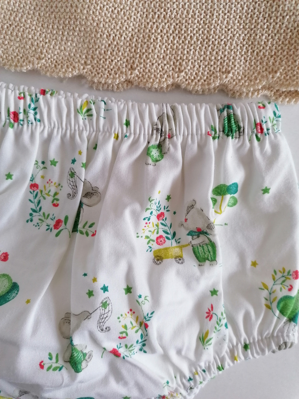 Conjunto bebé malha com gola e tapa-fraldas estampado 9