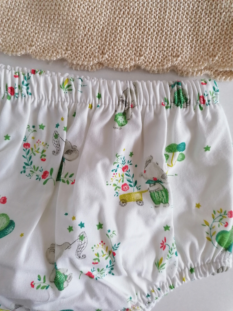 Conjunto bebé malha com gola e tapa-fraldas estampado 9