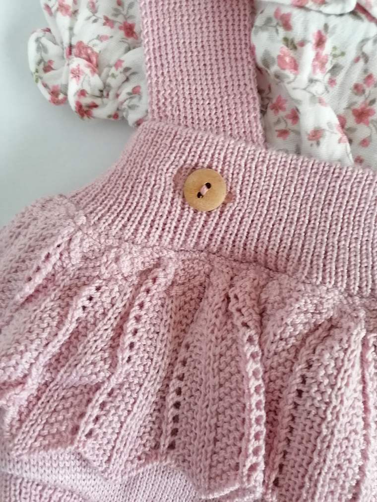 Conjunto bebé fofo em malha com blusa floral e folho 5