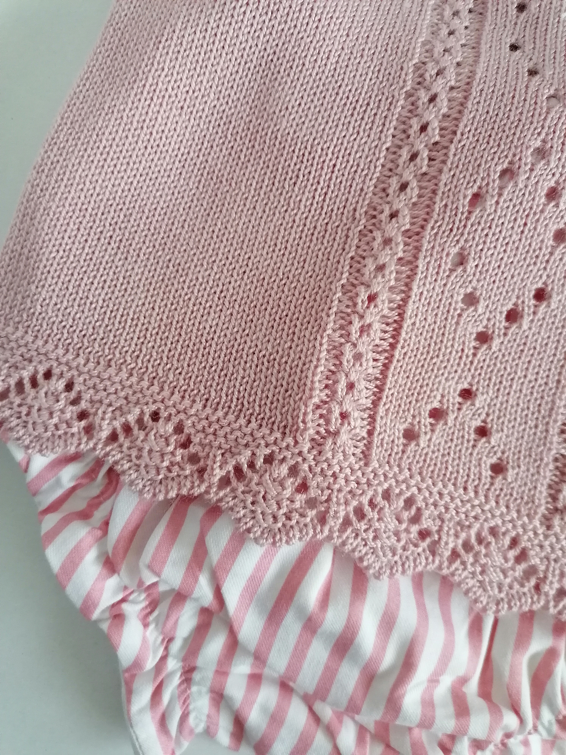 Conjunto bebé malha com gola e fofo às riscas 4