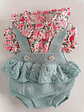 Conjunto bebé jardineira em malha com folhos e blusa floral - Thumbnail 1