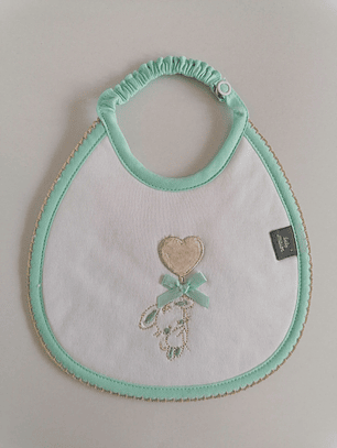 Babete de Bebé em Algodão com Elástico – Bordado Coração