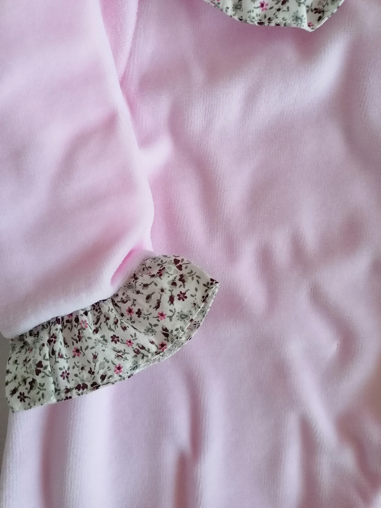 Babygrow de veludo para bebé com gola floral 2