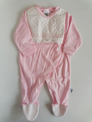 Babygrow de algodão com peitilho acolchoado