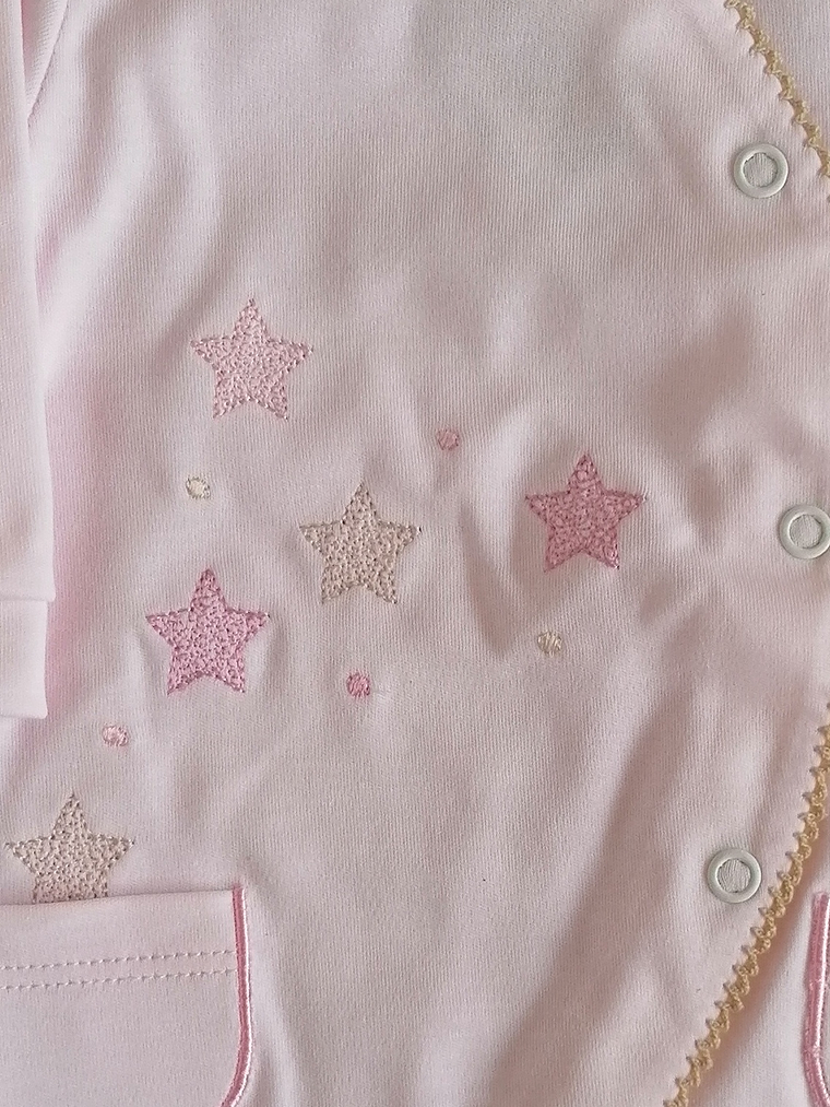 Babygrow de algodão com estrelas bordadas e bolsos 2