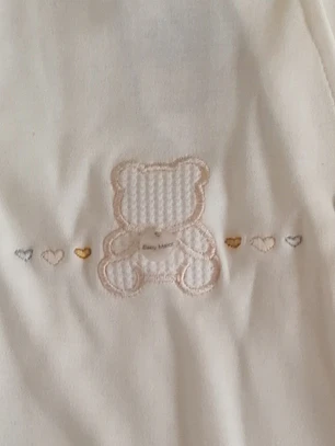 Babygrow de algodão com ursinho bordado