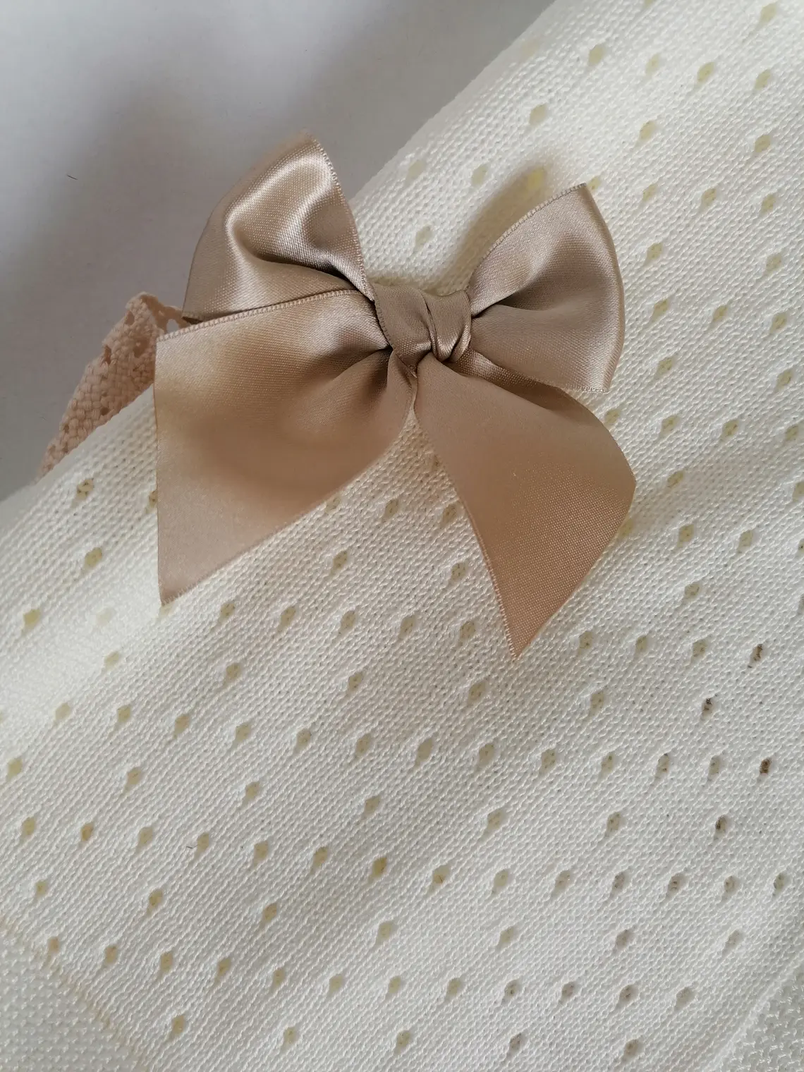 Manta de Bebé em Malha com Renda e Laço | Primavera Verão 6