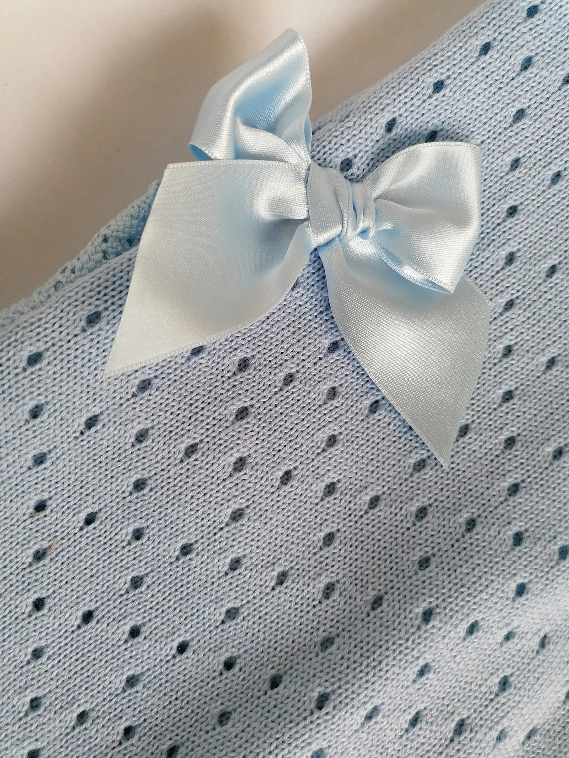 Manta de Bebé em Malha com Renda e Laço | Primavera Verão 10