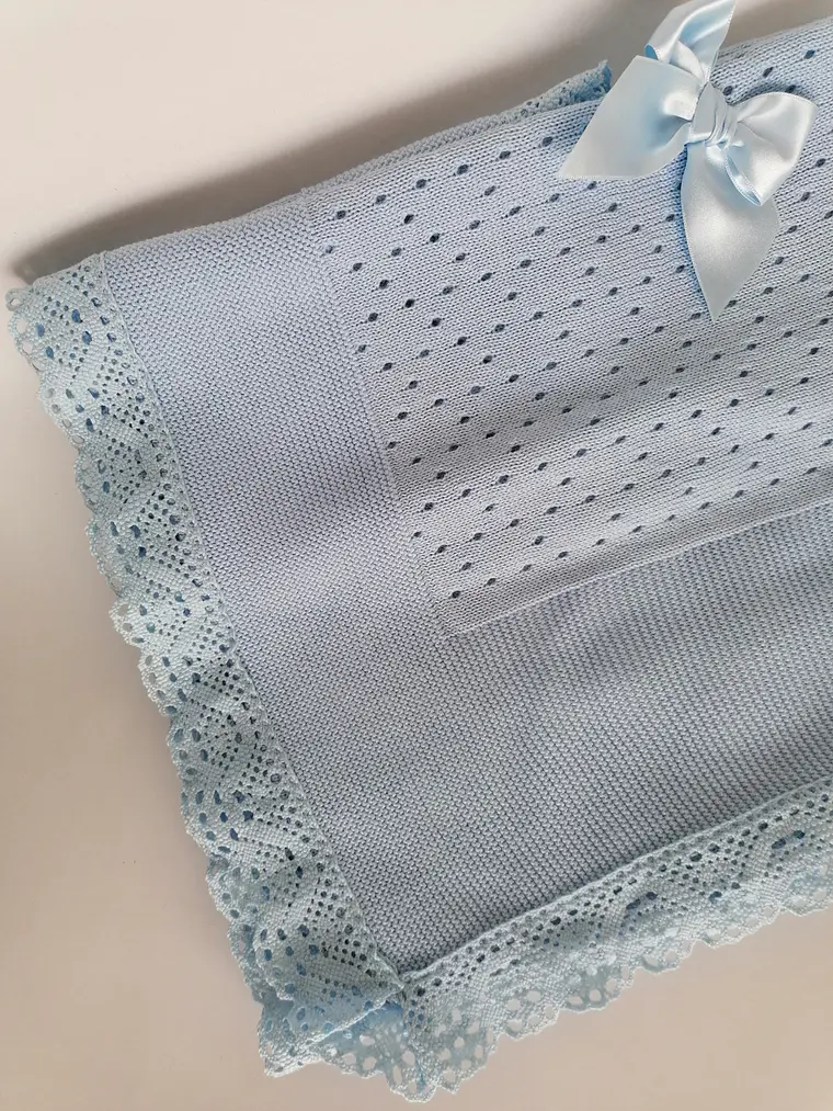 Manta de Bebé em Malha com Renda e Laço | Primavera Verão 12