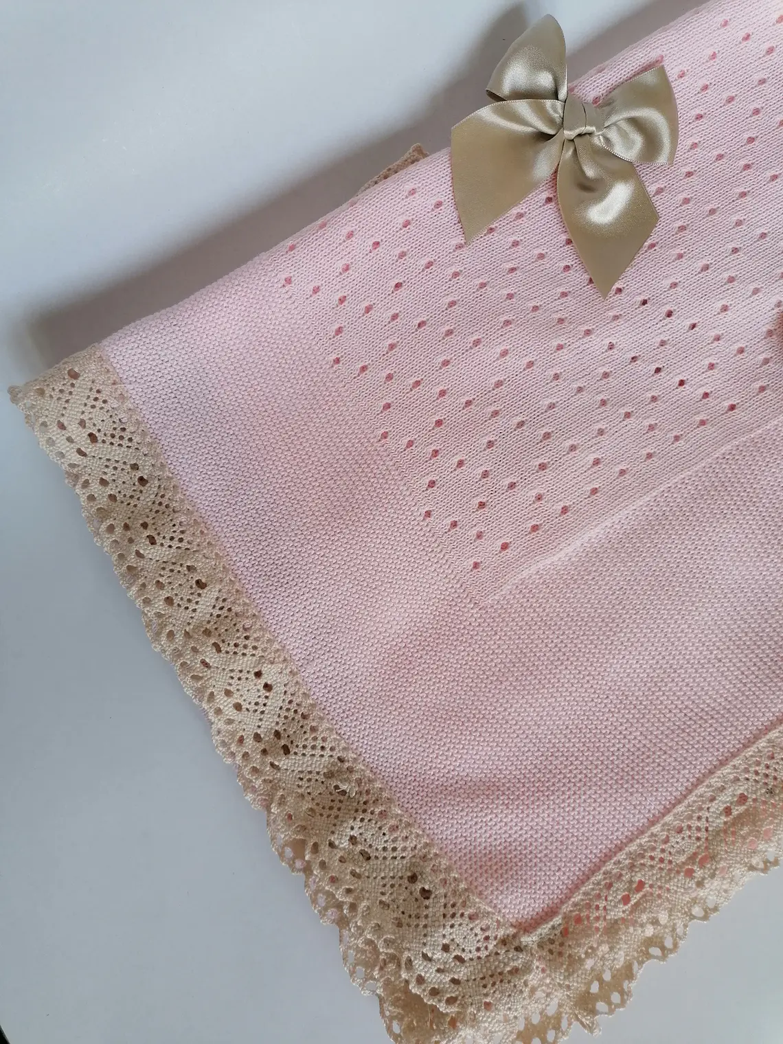 Manta de Bebé em Malha com Renda e Laço | Primavera Verão 8