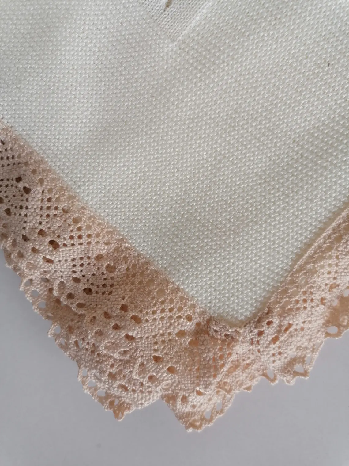 Manta de Bebé em Malha com Renda e Laço | Primavera Verão 11