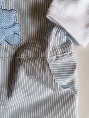 Jardineira Bebé 3 Meses Azul Riscas com Camisola Branca e Ursinhos