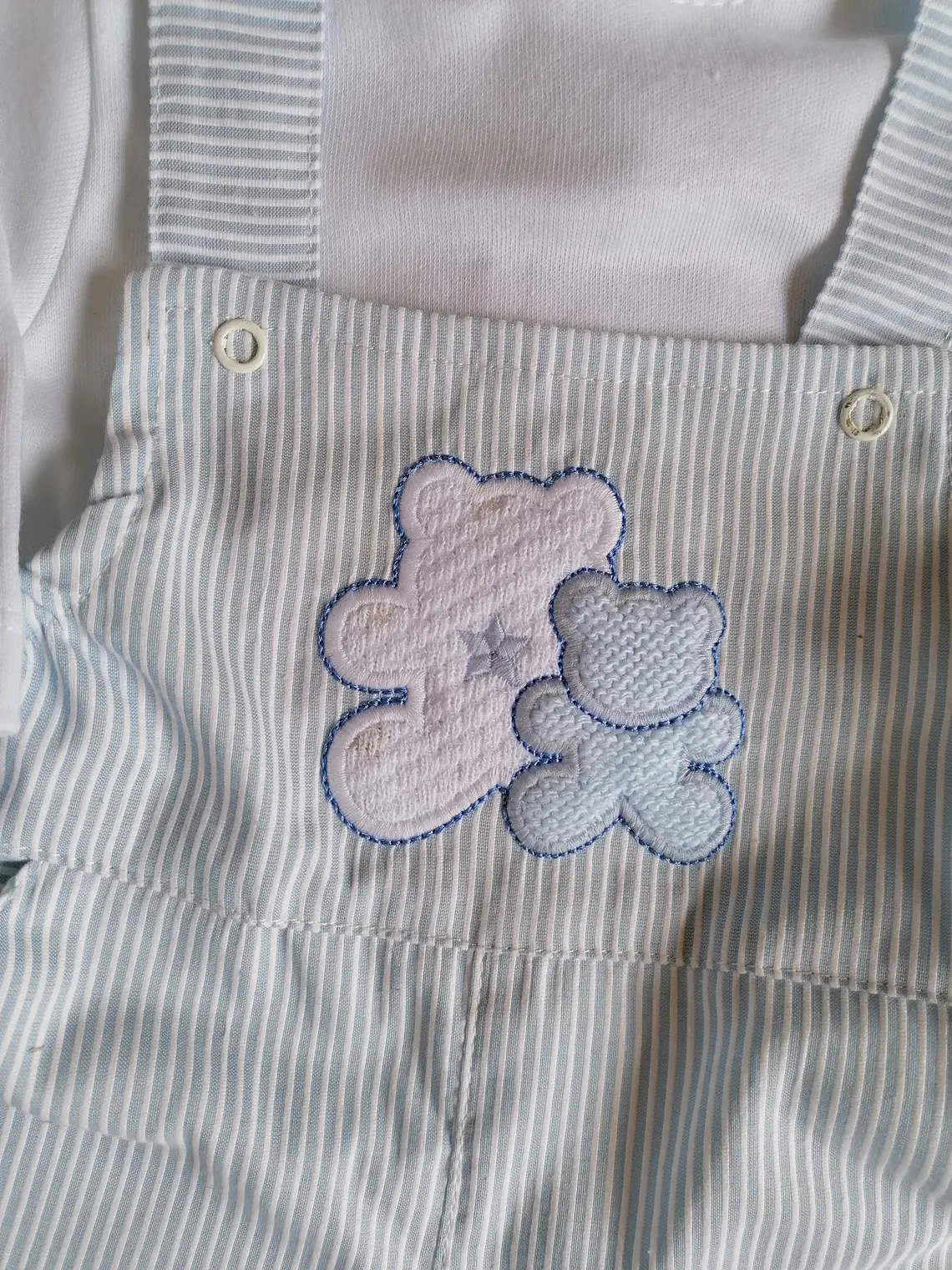 Jardineira Bebé 3 Meses Azul Riscas com Camisola Branca e Ursinhos 4