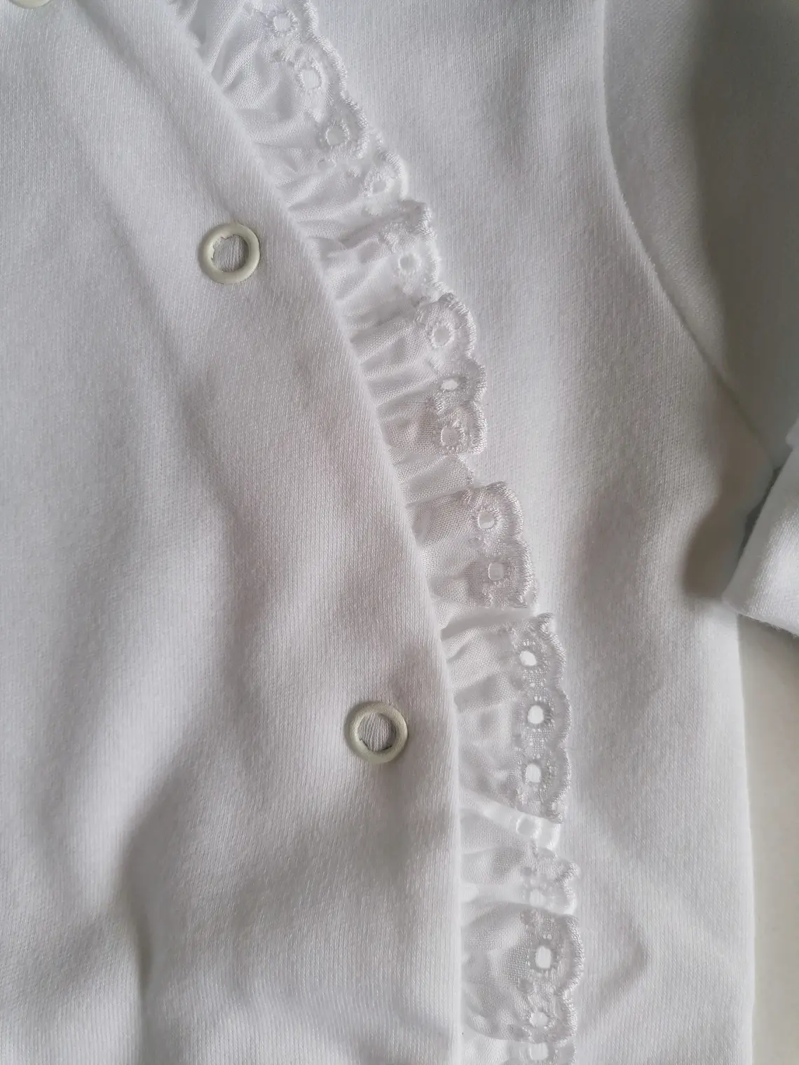 Babygrow de Algodão para Bebé com Renda Lateral 5