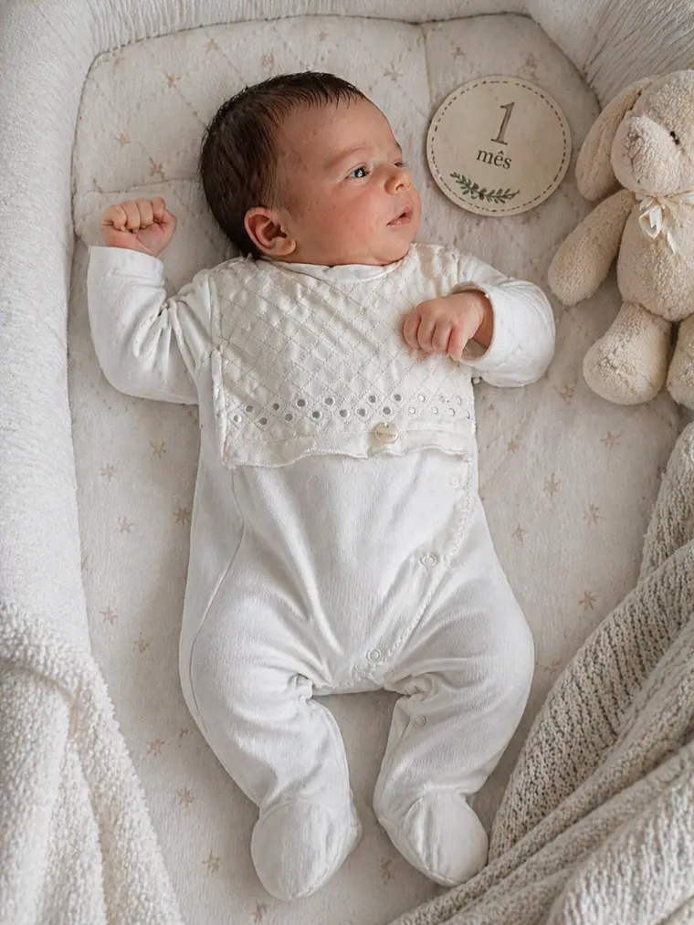 Babygrow de algodão com peitilho acolchoado 11