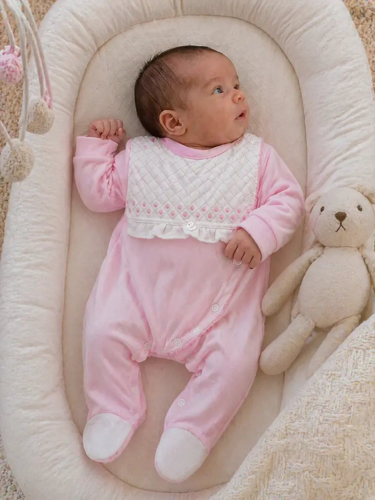 Babygrow de algodão com peitilho acolchoado 15