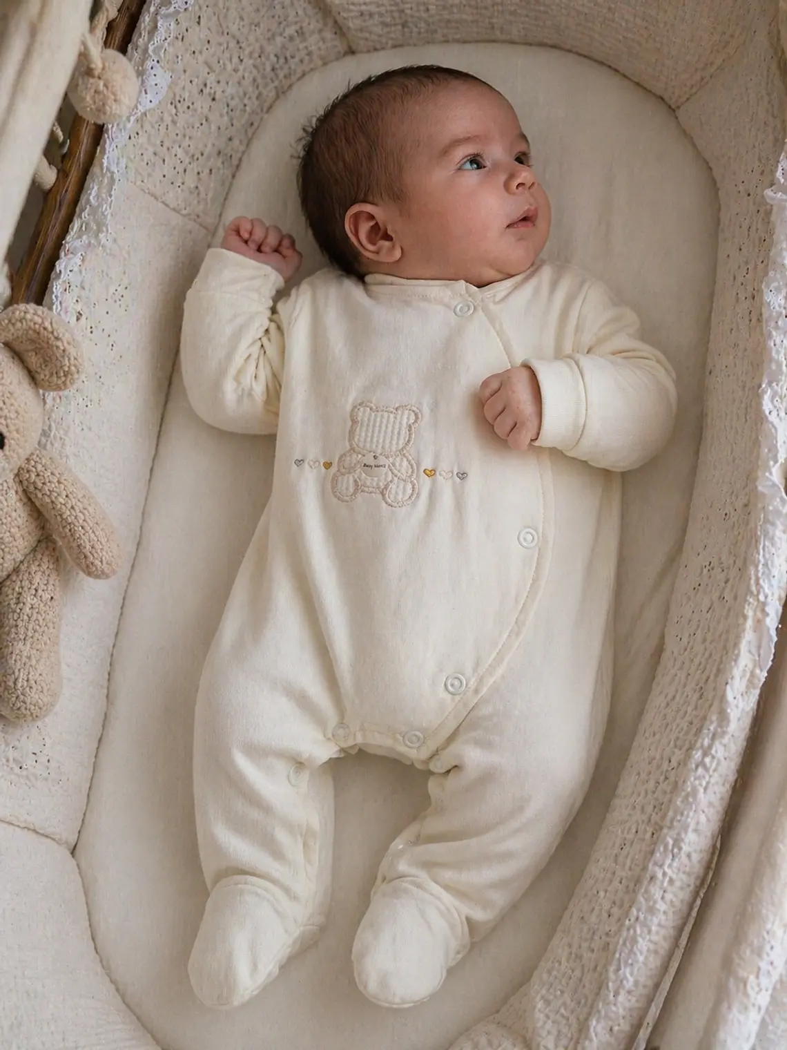 Babygrow de algodão com ursinho bordado 9