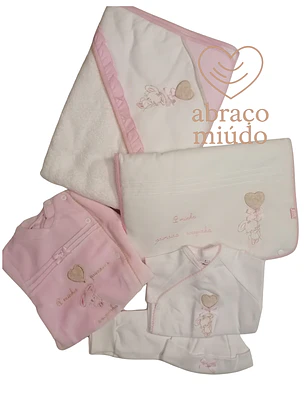 Conjunto Primeira Roupinha 1 Mês – Veludo | Bordado Coelhinho