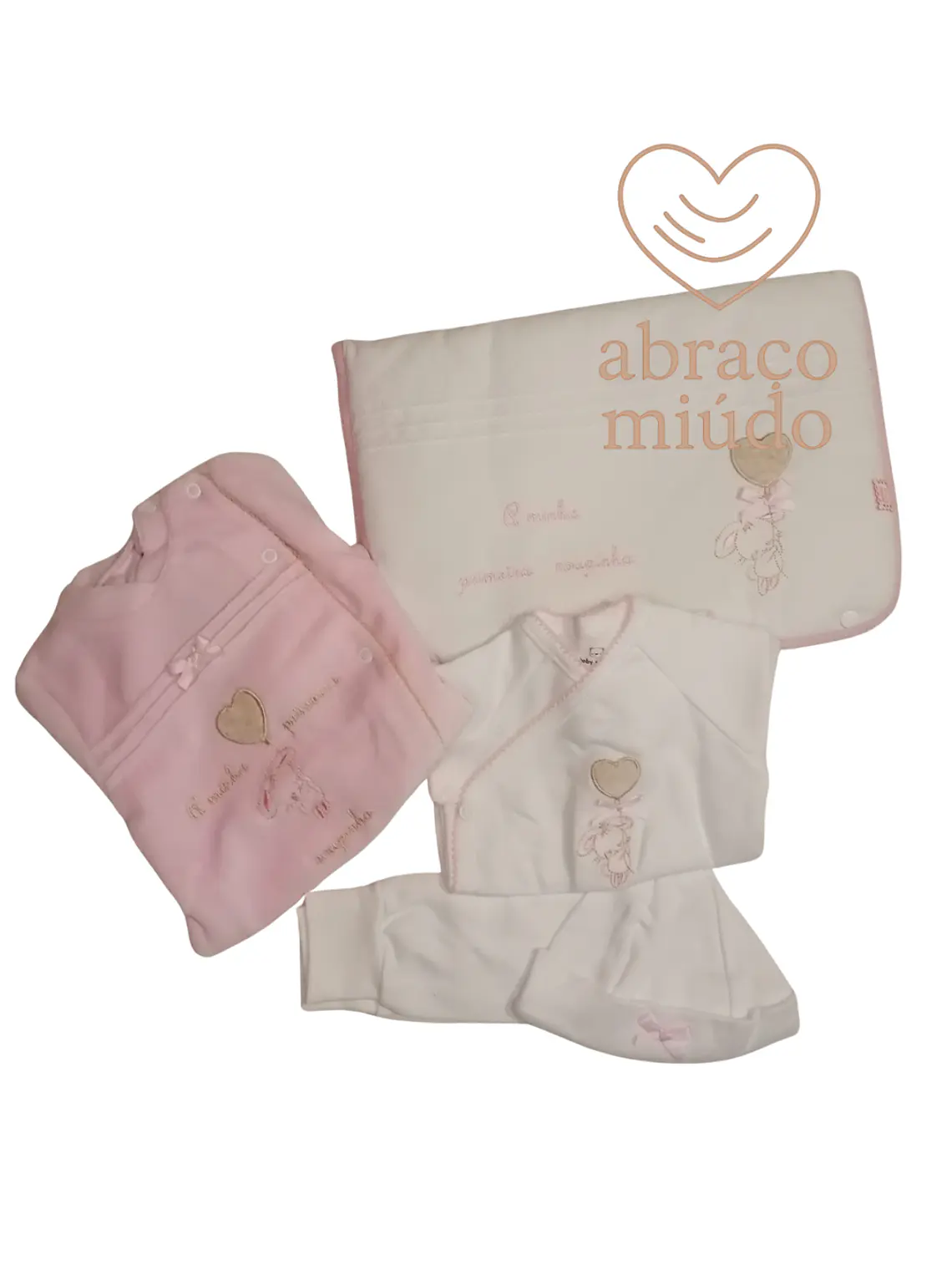 Conjunto Primeira Roupinha 1 Mês – Veludo | Bordado Coelhinho 1
