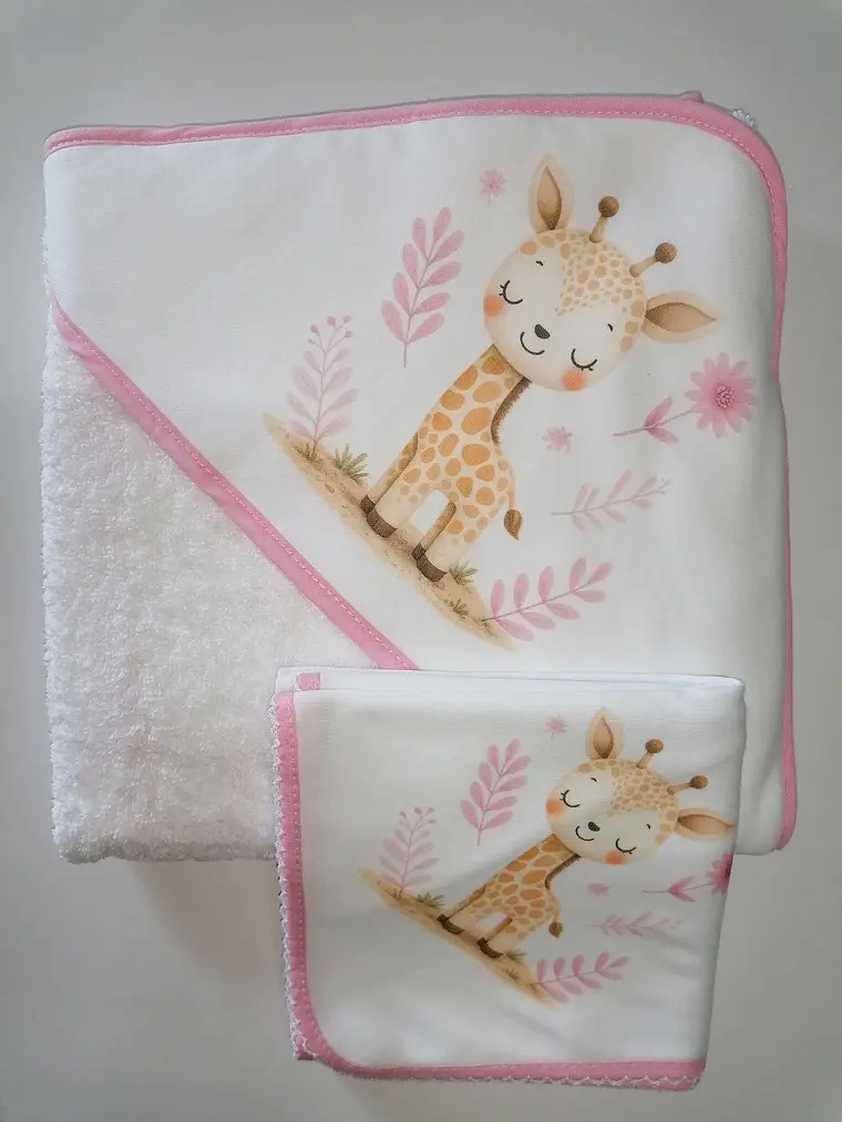 🦒 Coleção Girafinha Rosa | Toalha de banho + fralda  1