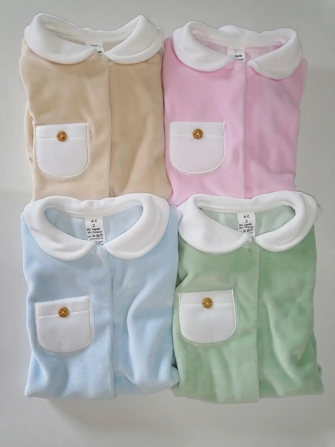 Babygrow Premium de Veludo com Gola e Bolso 1