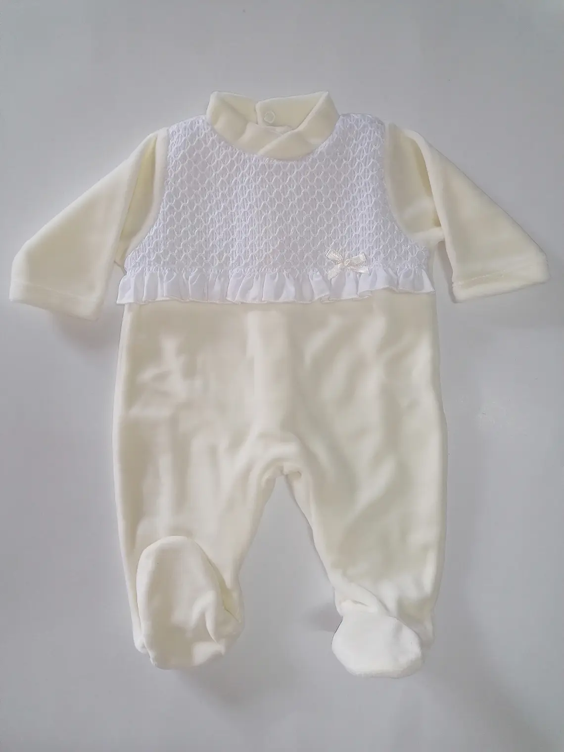 Babygrow Premium em veludo com Renda e Folho  5