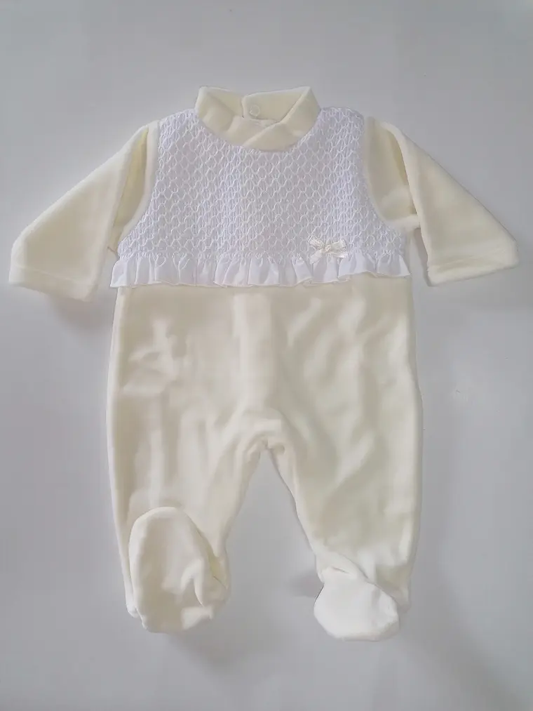 Babygrow Premium em veludo com Renda e Folho  5