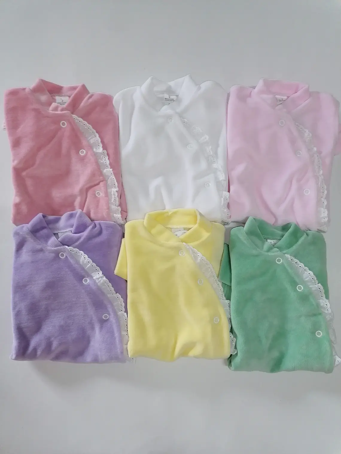 Babygrow Premium de Veludo com Renda Lateral  1