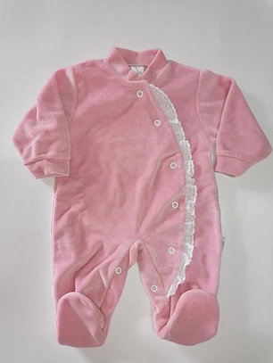 Babygrow Premium de Veludo com Renda Lateral 