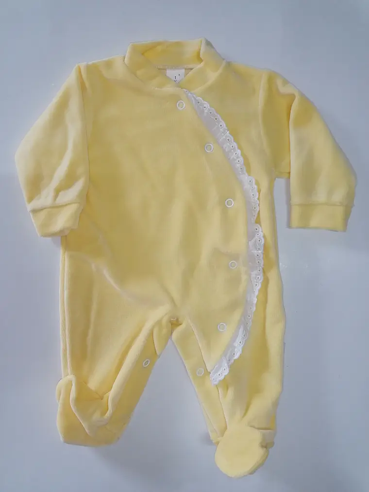 Babygrow Premium de Veludo com Renda Lateral  5